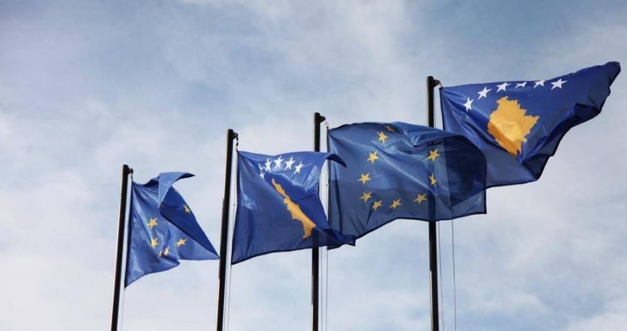 Parlamenti Europian i kërkon BE-së heqjen e masave për Kosovën
